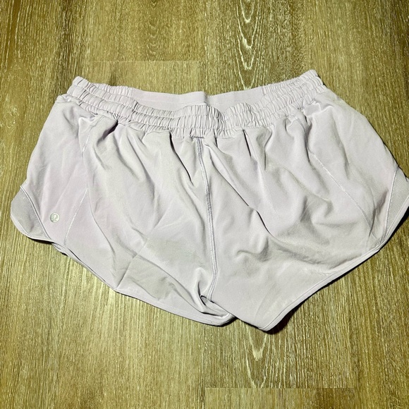 Lululemon Hotty Hot Low Rise Lined Short 2.5” - Picture 2 of 4